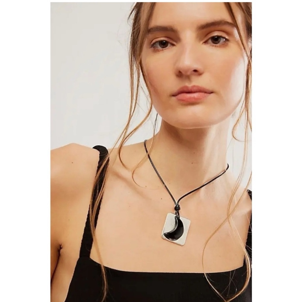Free People Serendipity Choker Glass Moon Charm NWT Bohemian Celestial Witchy - Picture 5 of 5
